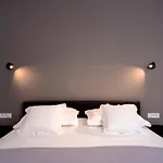 Modern, 2 Bedroom Apartment