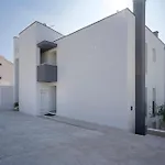 Modern, 2 Bedroom Apartment