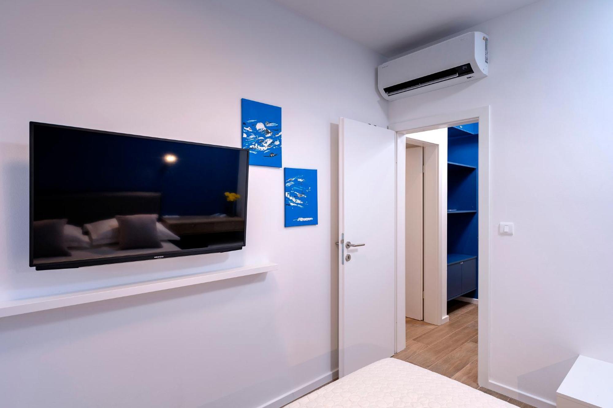 Modern, 2 Bedroom *